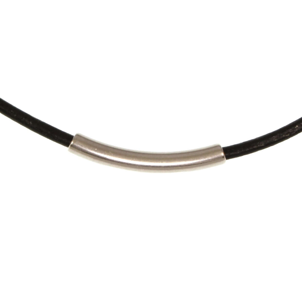 Damen-Leder-halskette-curve-Schwarz-riemen-massiv-Edelstahlverschluss-detail-wavepirate-shop-r