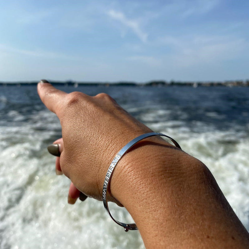 Edelstahl-armreif-Damen-glam-armband-graviert-my-love-silber-verstellbar-getragen-wavepirate-shop-2