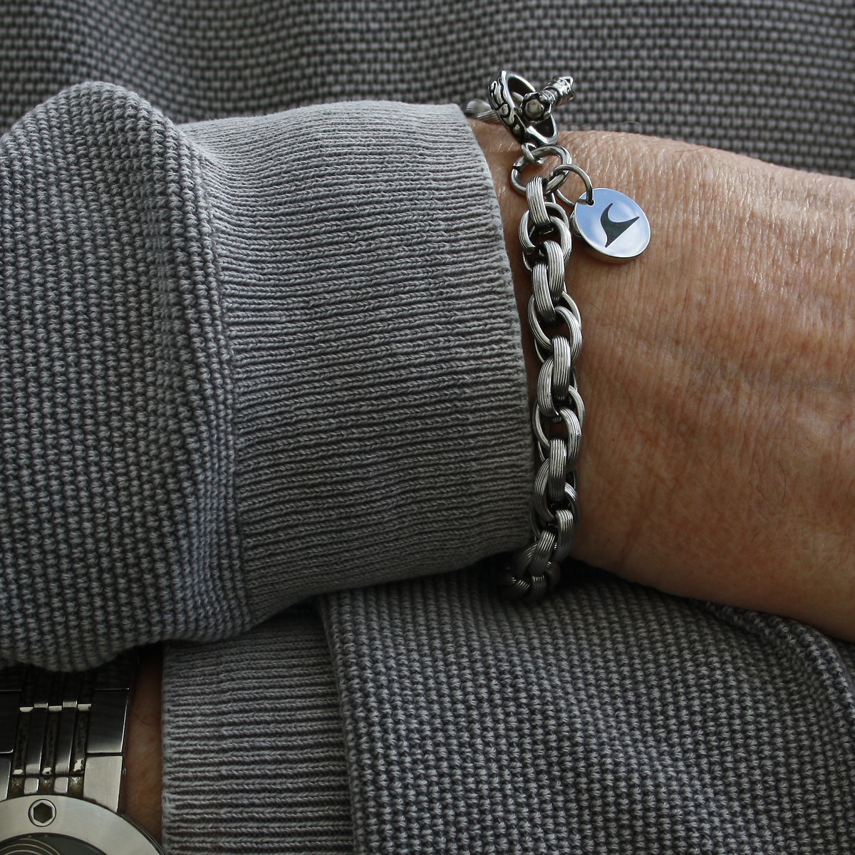 Edelstahlarmband-Herren-sling-silber-Knebelverschluss-getragen1-wavepirate-shop-es