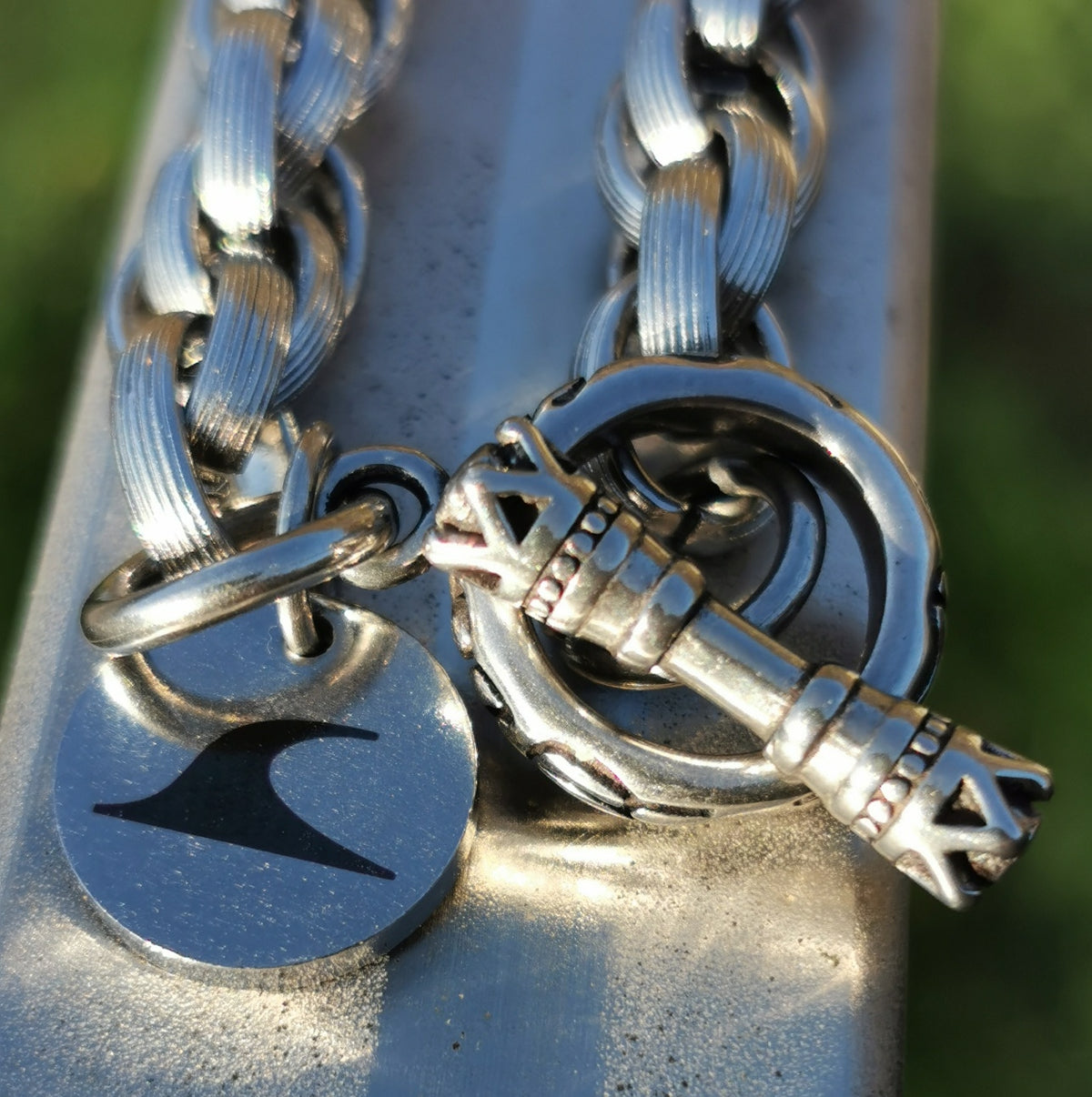 Edelstahlarmband-Herren-sling-silber-detail1-Knebelverschluss-wavepirate-shop-es