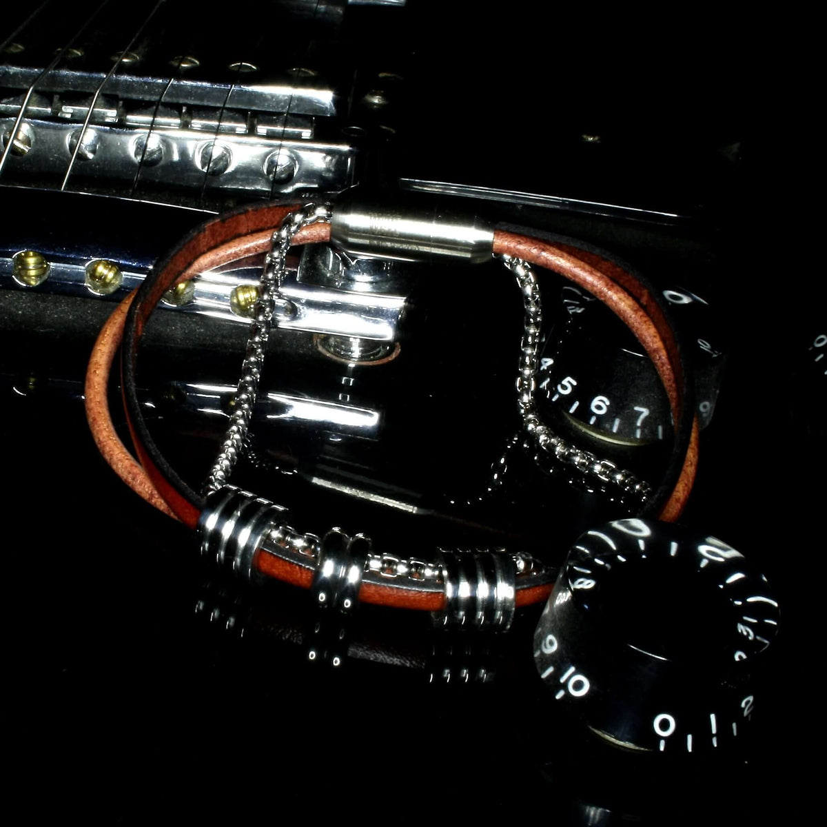 Herren-Leder-Armband-Edelstahlkette-Lex-Mahagoni-geflochten-Edelstahlverschluss-detail-wavepirate-shop-fr