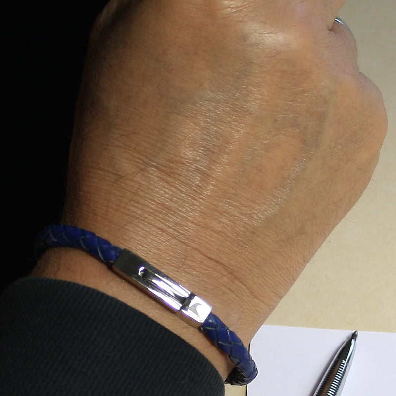 Herren-Leder-armband-damen-one-blau-geflochten-Edelstahlverschluss-getragen-wavepirate-shop-f