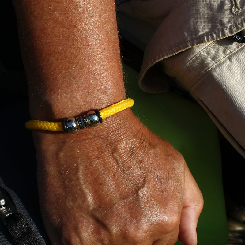 Herren-Segeltau-Armband-atoll-gelb-geflochten-Edelstahlverschluss-getragen-wavepirate-shop-st