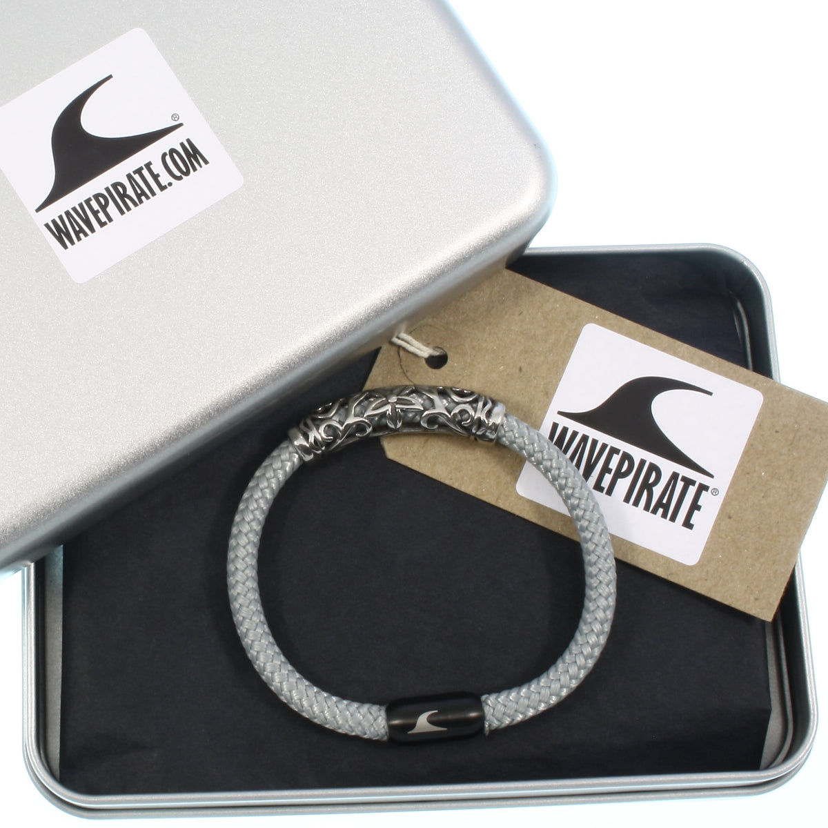 Herren-Segeltau-Armband-sylt-xo-grau-schwarz-geflochten-Edelstahlverschluss-geschenkverpackung-wavepirate-shop-st