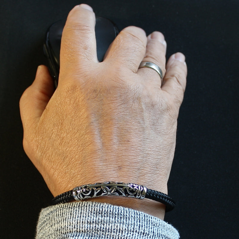 Herren-Segeltau-Armband-sylt-xo-schwarz-geflochten-Edelstahlverschluss-getragen-wavepirate-shop-st