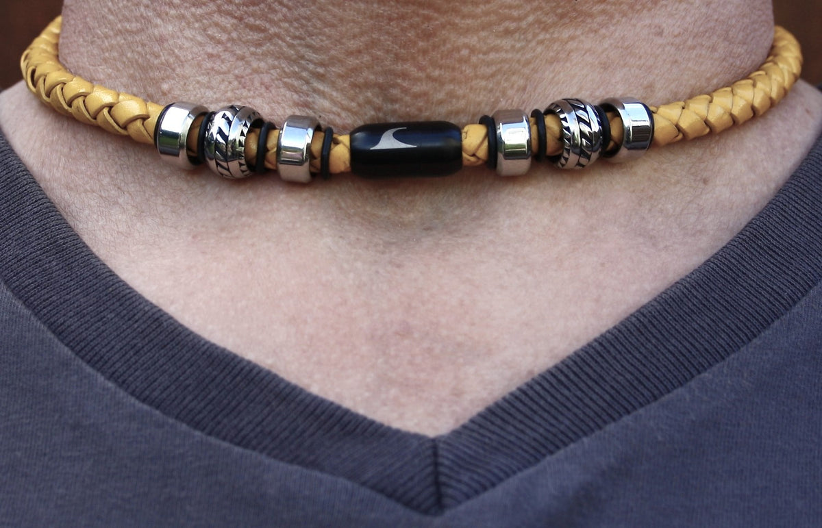 Herren-leder-halskette-damen-steel-gelb-schwarz-geflochten-Edelstahlverschluss-getragen-wavepirate-shop-f