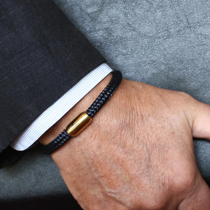 Herren-segeltau-armband-damen-sylt-nachtblau-marine-gold-geflochten-Edelstahlverschluss-getragen-wavepirate-shop-st1
