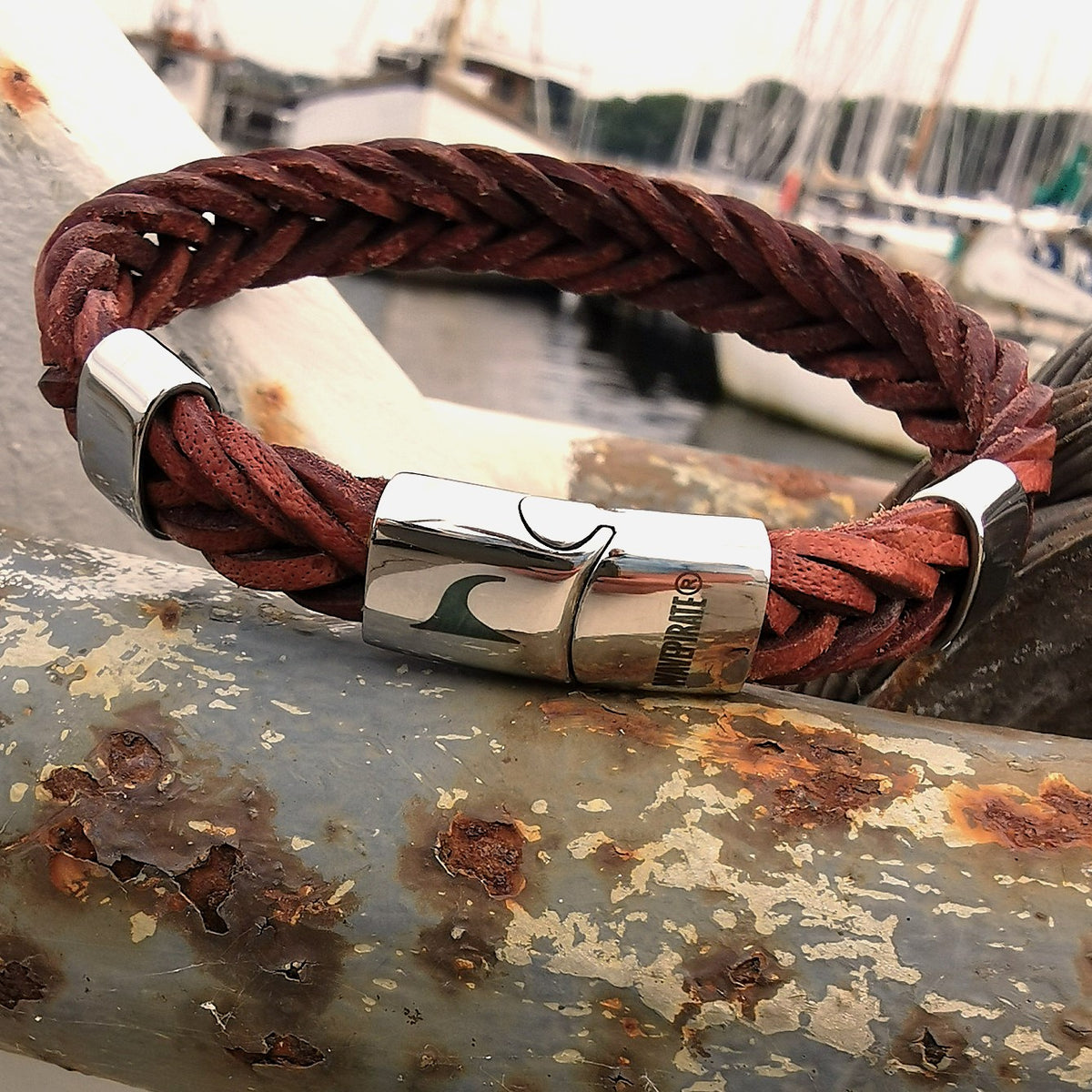 Leder-Armband-Herren-Groove-braun-geflochten-Edelstahlverschluss-detail-wavepirate-shop-10