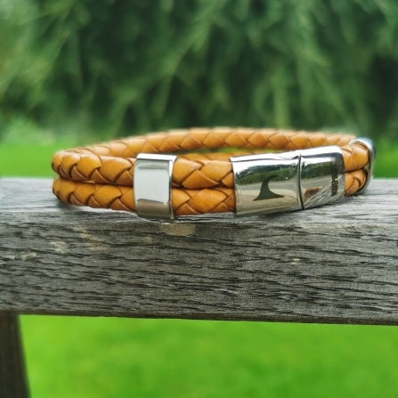 Leder-Armband-Herren-Groove-cognac-geflochten-Edelstahlverschluss-detail-wavepirate-shop-f-1