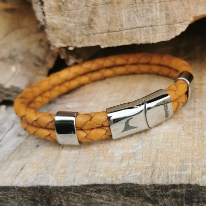 Leder-Armband-Herren-Groove-cognac-geflochten-Edelstahlverschluss-detail-wavepirate-shop-f