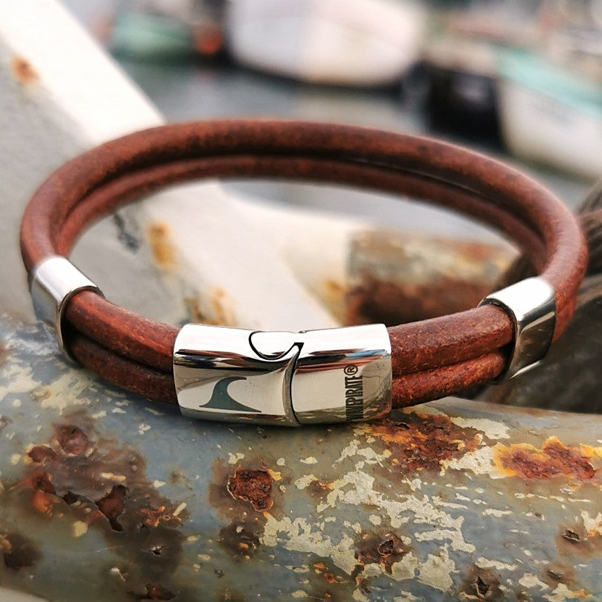 Leder-Armband-Herren-Groove-cognac-riemen-massiv-Edelstahlverschluss-detail-wavepirate-shop-r