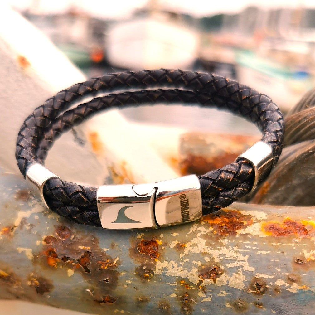 Leder-Armband-Herren-Groove-dunkelbraun-geflochten-Edelstahlverschluss-detail-wavepirate-shop-f