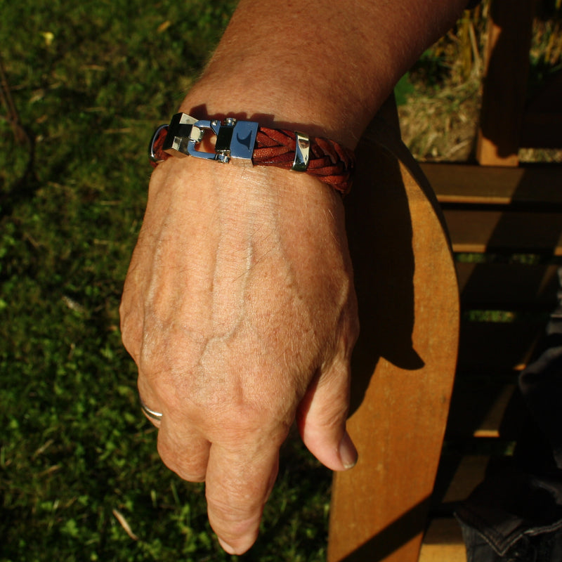 Leder-Armband-Herren-Turn-braun-geflochten-flach-Edelstahlverschluss-getragen-wavepirate-shop-f15