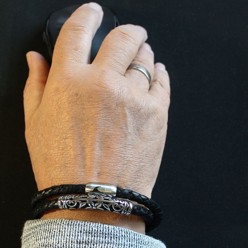 Leder-Armband-Herren-hawaii-xo-schwarz-silber-Edelstahlverschluss-getragen-wavepirate-shop-f