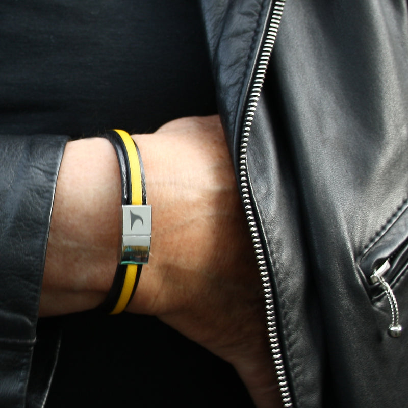 Herren-Leder-Armband-Line-schwarz-gelb-flach-Edelstahlverschluss-getragen-wavepirate-shop