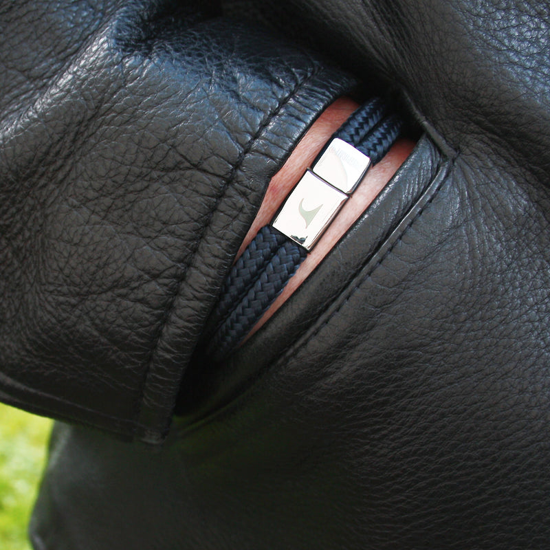 Segeltau-Armband-Herren-Tarifa-nachtblau-geflochten-Edelstahlverschluss-getragen-wavepirate-shop-st