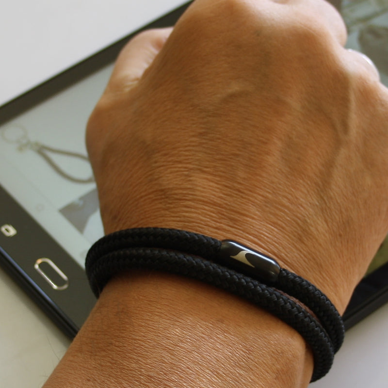 Segeltau-Armband-Herren-hawaii-schwarz-Edelstahlverschluss-getragen-wavepirate-shop-st