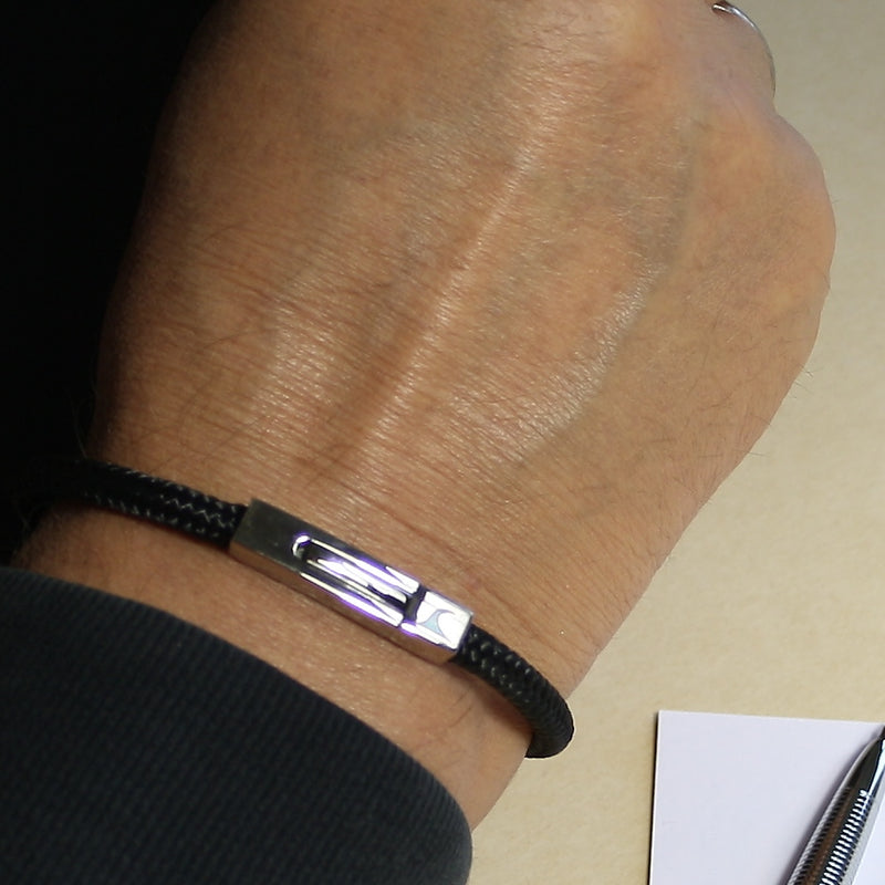 Segeltau-armband-Herren-damen-one-schwarz-geflochten-Edelstahlverschluss-getragen-wavepirate-shop-st