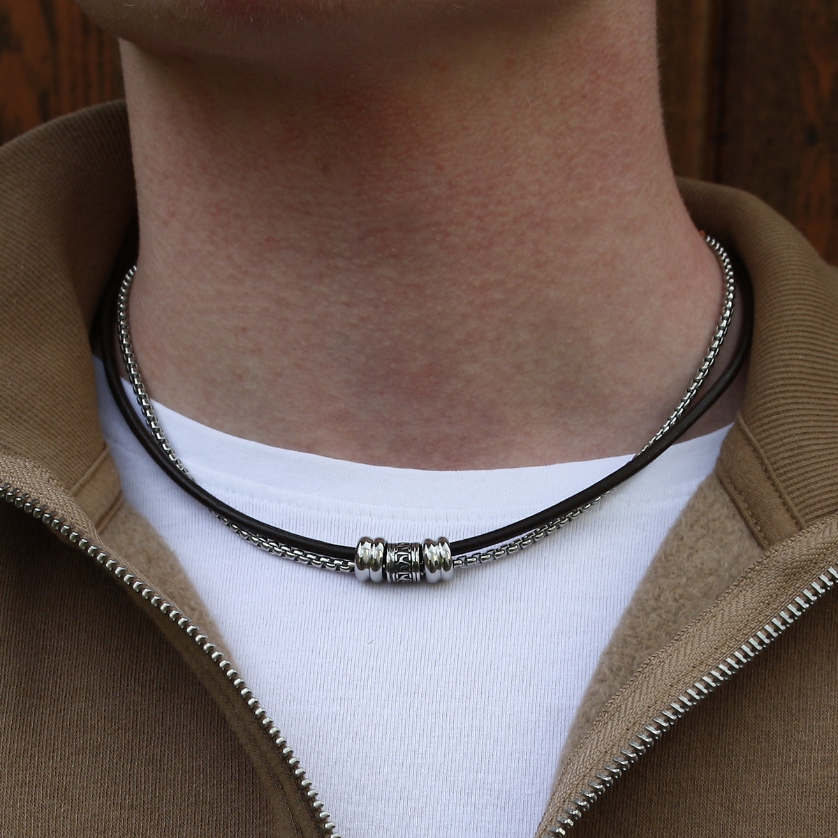 leder--halskette-Herren-les-braun-riemen-massiv-Edelstahlverschluss-getragen-wavepirate-shop