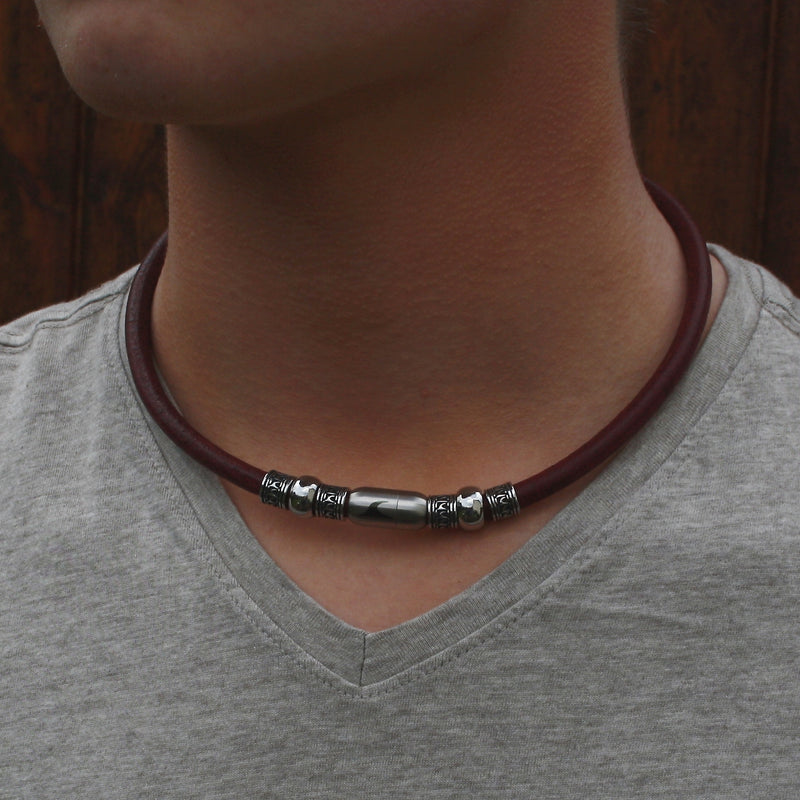 leder-halskette-Herren-damen-atoll-bordeaux-silber-massiv-Edelstahlverschluss-getragen-wavepirate-shop-r