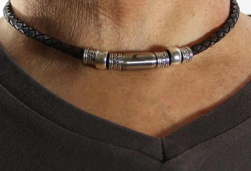 leder-halskette-Herren-damen-charm-braun-silber-geflochten-Edelstahlverschluss-getragen-wavepirate-shop-f