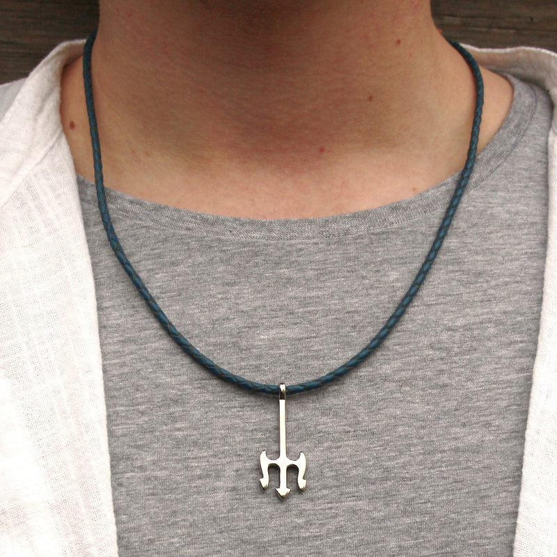 leder-halskette-Herren-damen-neptun-blau-geflochten-Edelstahlverschluss-getragen-wavepirate-shop-f
