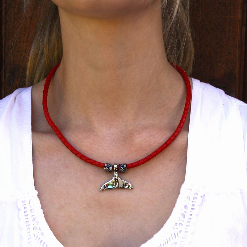 leder-halskette-damen-Herren-moby-wal-rot-geflochten-Edelstahlverschluss-getragen-wavepirate-shop-f