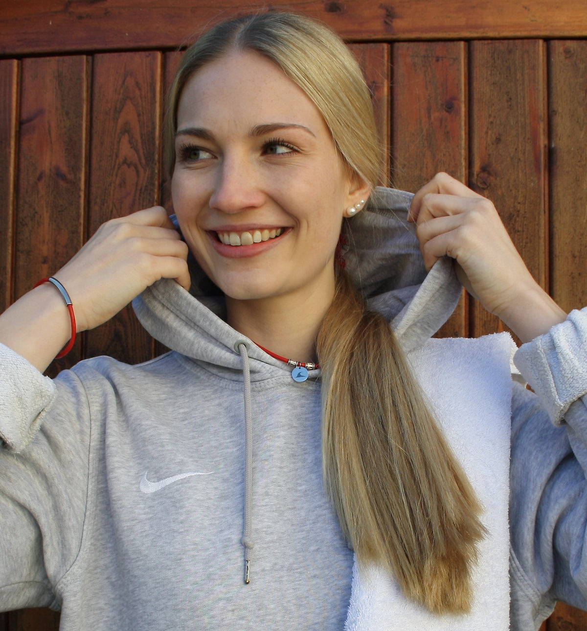 leder-halskette-damen-Herren-reef-rot-getragen-Edelstahlverschluss-geflochten-wavepirate-shop-f1