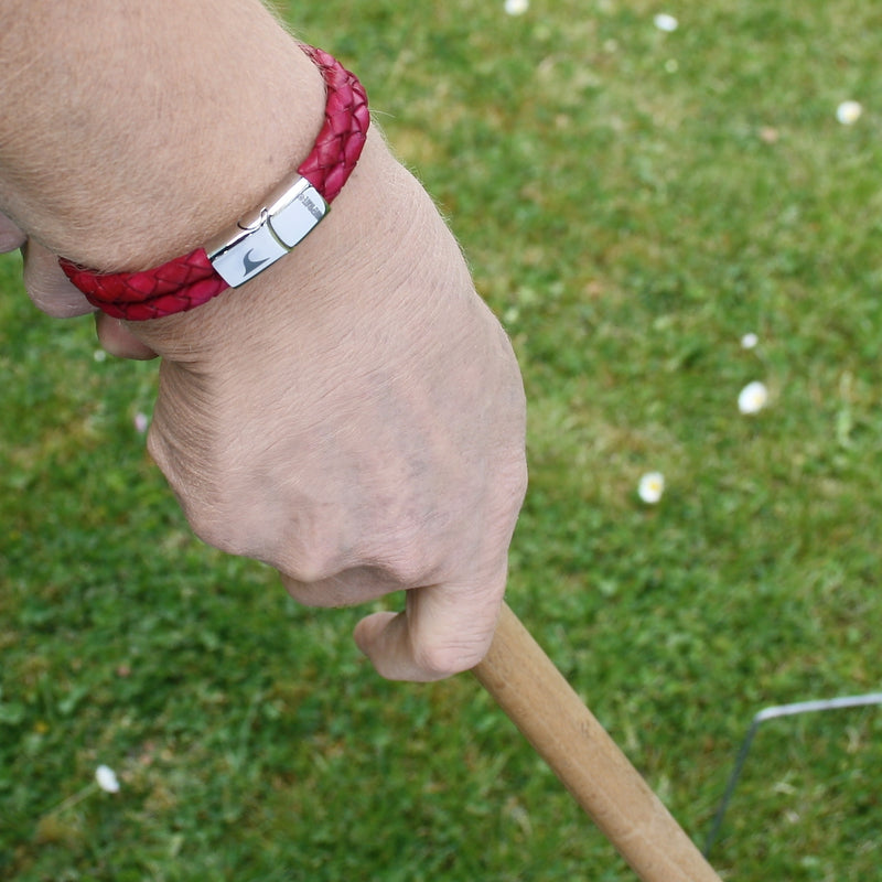 lederarmband-damen-pink-swell-geflochten-Edelstahlverschluss-getragen-wavepirate-shop-mx