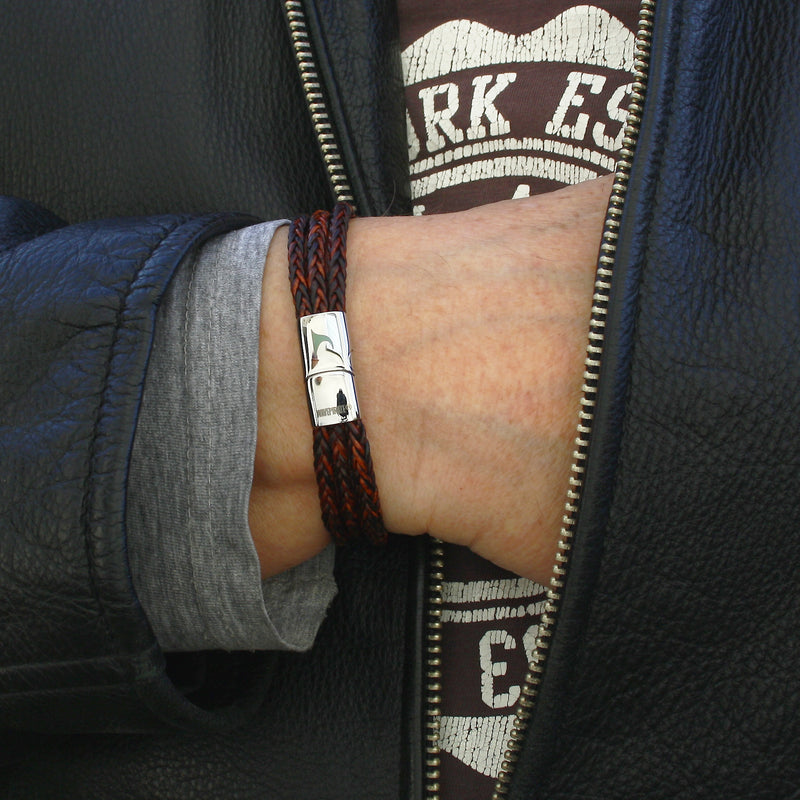 lederarmband-herren-braun-swell-geflochten-Edelstahlverschluss-getragen-wavepirate-shop-m3