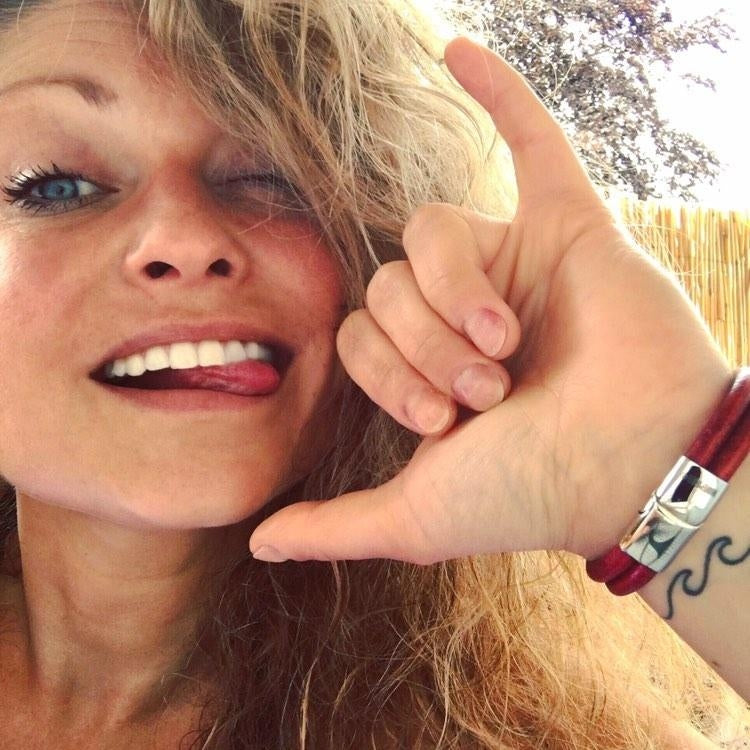 lederarmband-herren-damen-bordeaux-swell-massiv-Edelstahlverschluss-getragen-wavepirate-shop-r2