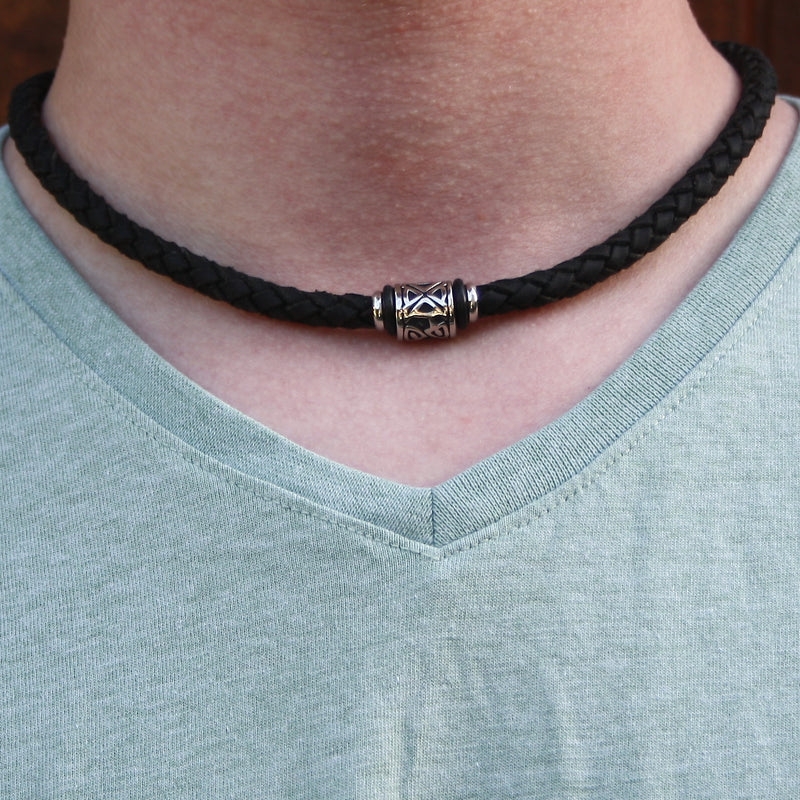 lederhalskette-Herren-damen-schwarz-shine-silber-geflochten-Edelstahlverschluss-getragen-wavepirate-shop-v