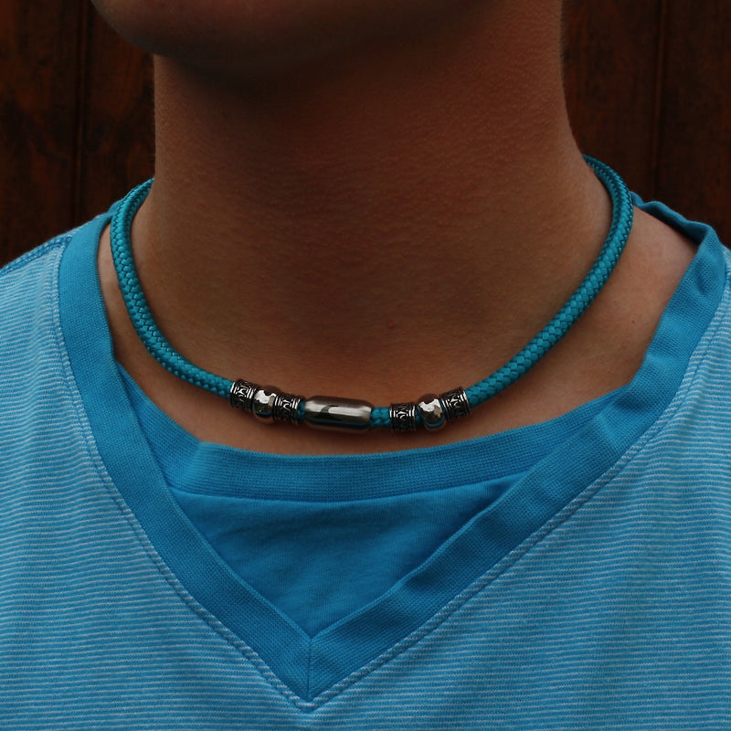 segeltau-halskette-Herren-damen-atoll-blau-silber-geflochten-Edelstahlverschluss-getragen-wavepirate-shop-st