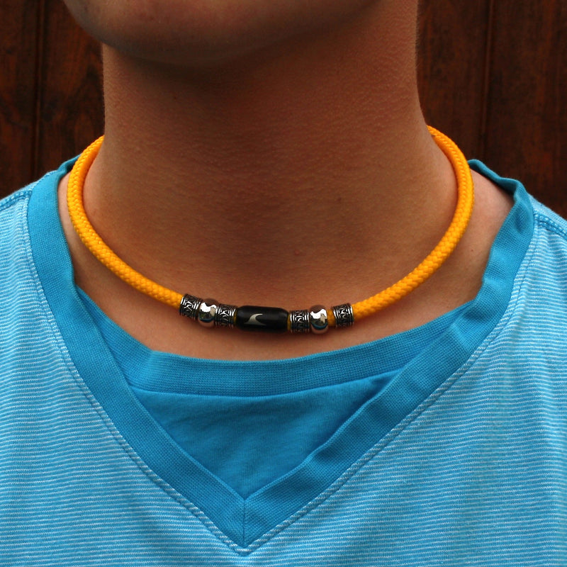 segeltau-halskette-Herren-damen-atoll-gelb-schwarz-geflochten-Edelstahlverschluss-getragen-wavepirate-shop-st