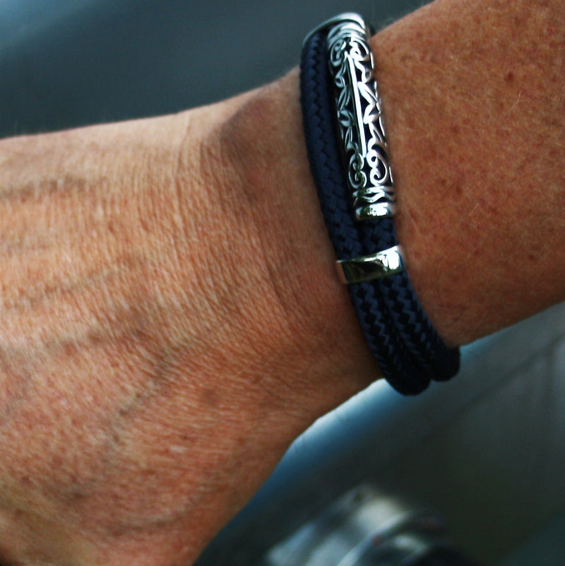 segeltauarmband-herren-marine-blau-xo-geflochten-Edelstahlverschluss-getragen-wavepirate-shop-st