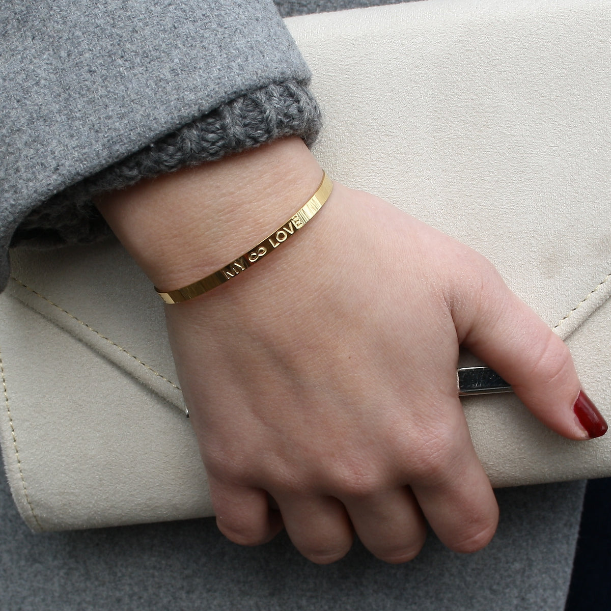 Damen-Edelstahl-armreif-glam-armband-graviert-my-love-gold-verstellbar-getragen-wavepirate-shop