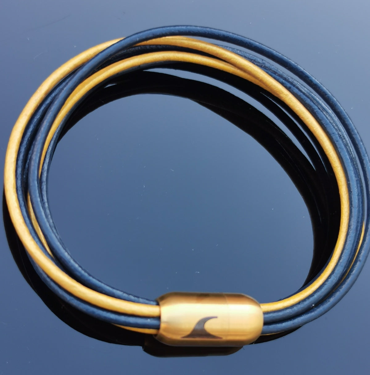 Damen-Leder-armband-fem-marine-gold-Edelstahlverschluss-detail-wavepirate-shop-r