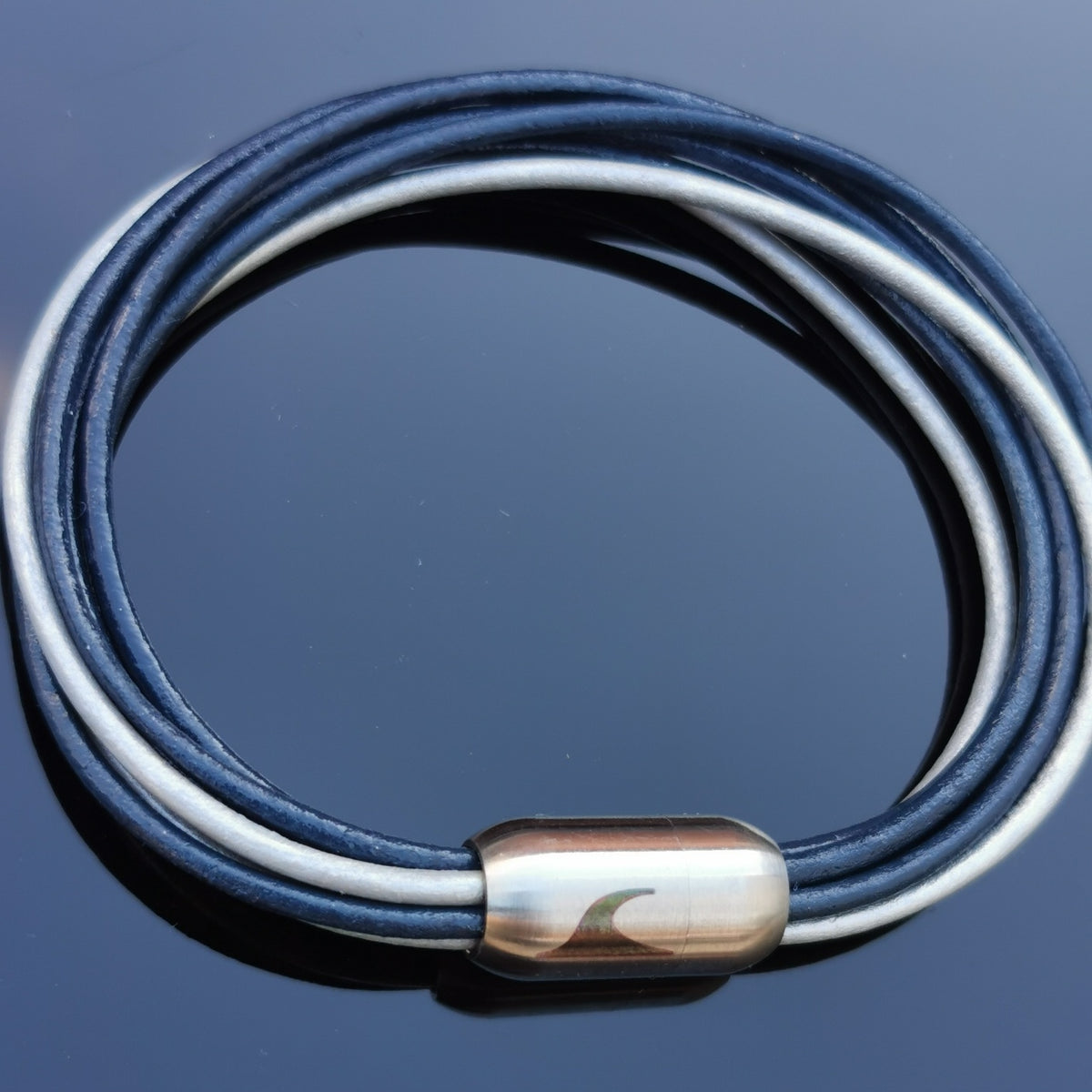 Damen-Leder-armband-fem-marine-silber-Edelstahlverschluss-detail-wavepirate-shop-r
