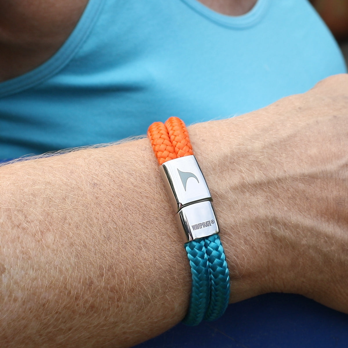 Damen-Segeltau-armband-pure-blau-orange-silber-geflochten-Edelstahlverschluss-getragen-wavepirate-shop-st1