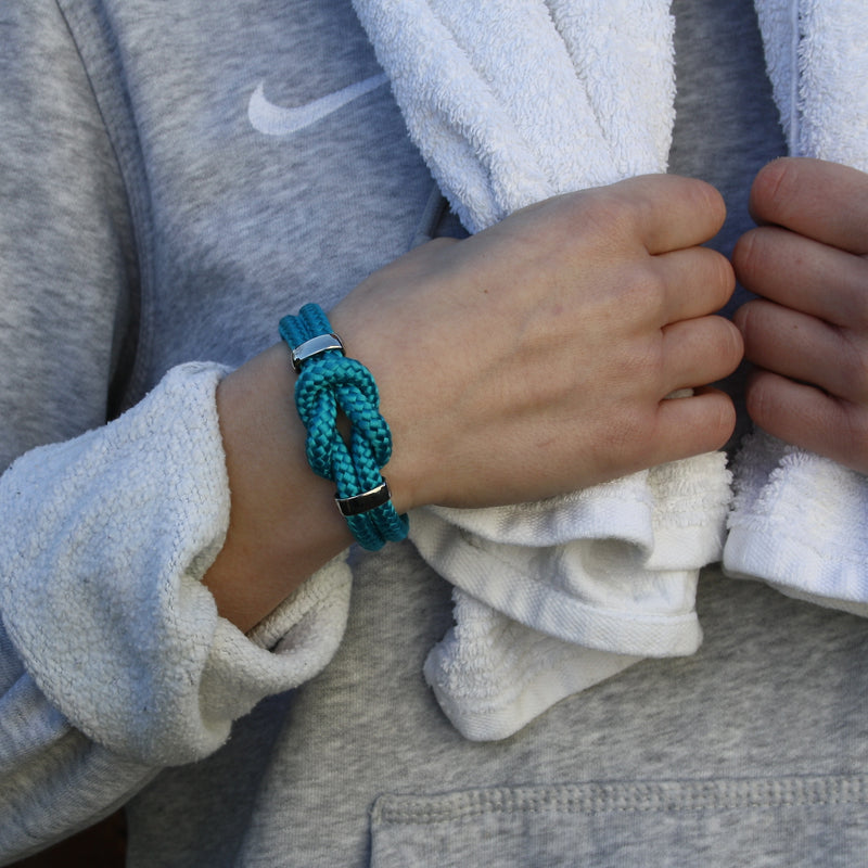 Damen-Segeltau-armband-pure-blau-silber-geflochten-Edelstahlverschluss-getragen-wavepirate-shop-st1