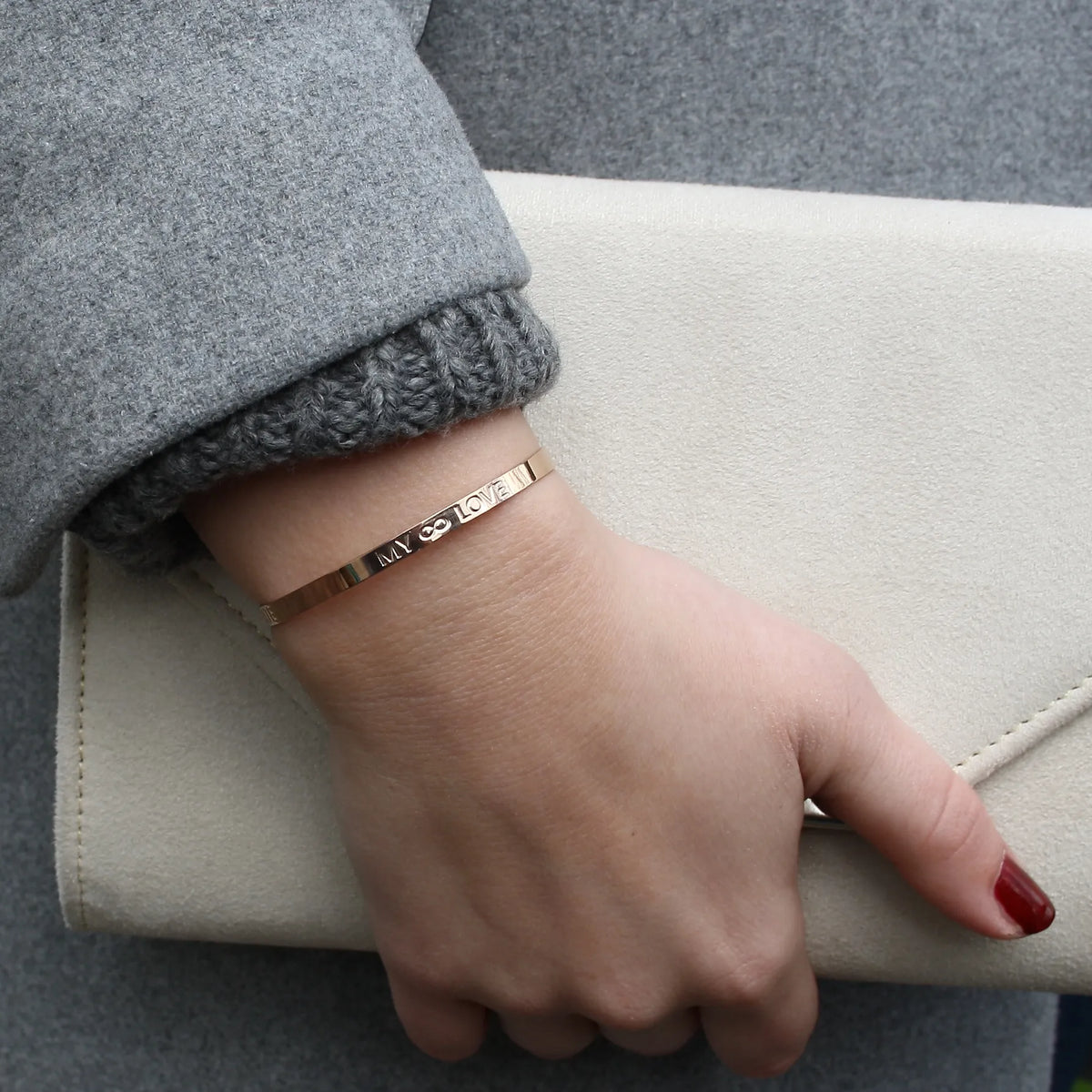 Edelstahl-armreif-Damen-glam-armband-graviert-my-love-rotgold-verstellbar-getragen-wavepirate-shop-1