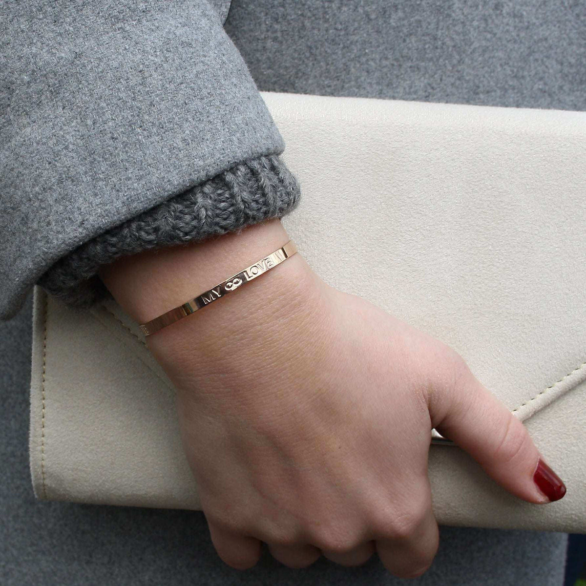 Edelstahl-armreif-Damen-glam-armband-graviert-my-love-rotgold-verstellbar-getragen-wavepirate-shop-1