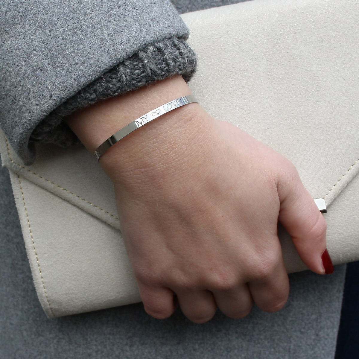 Edelstahl-armreif-Damen-glam-armband-graviert-my-love-silber-verstellbar-getragen-wavepirate-shop-1