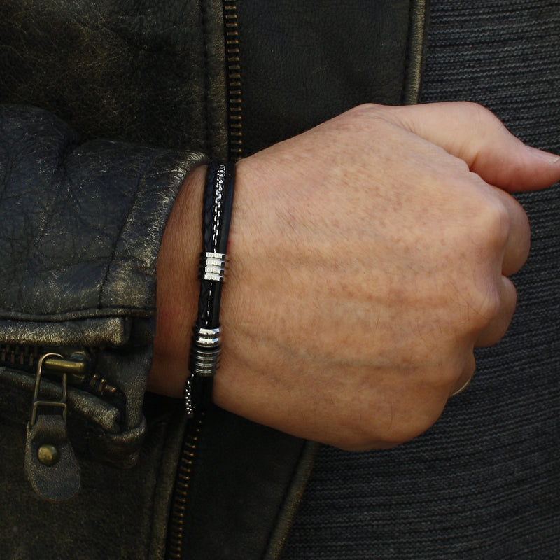 Herren-Leder-Armband-Edelstahlkette-Lex-Schwarz-geflochten-Edelstahlverschluss-getragen-wavepirate-shop-r