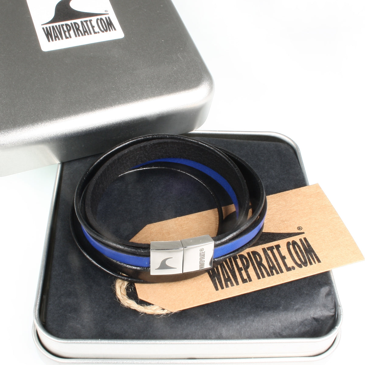 Herren-Leder-Armband-Rockstar-schwarz-blau-flach-Edelstahlverschluss-geschenkverpackung-wavepirate-shop