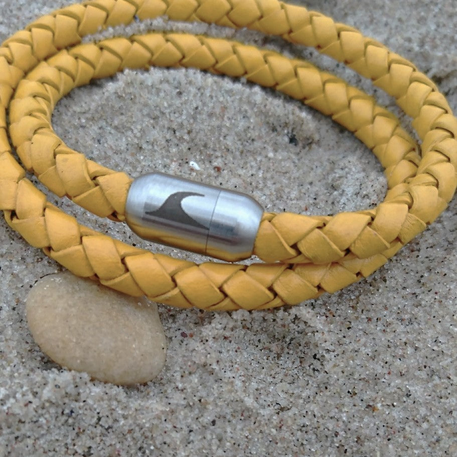 Herren-Leder-Armband-hawaii-gelb-geflochten-Edelstahlverschluss-detail-wavepirate-shop-f-1