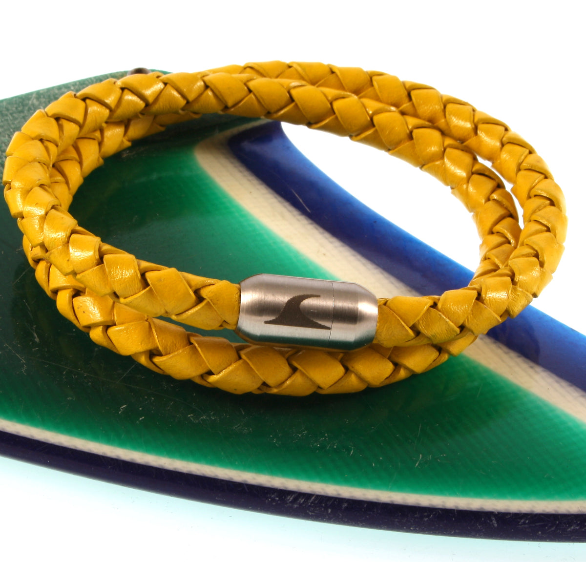 Herren-Leder-Armband-hawaii-gelb-geflochten-Edelstahlverschluss-detail-wavepirate-shop-f