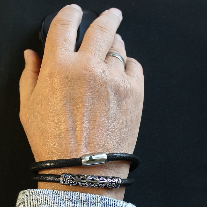 Herren-Leder-Armband-hawaii-xo-schwarz-silber-Edelstahlverschluss-getragen-wavepirate-shop-r