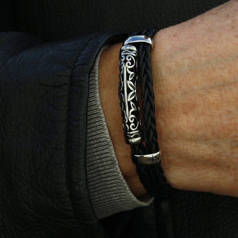Herren-Leder-Armband-xo-schwarz-geflochten-Edelstahlverschluss-getragen-wavepirate-shop-z8