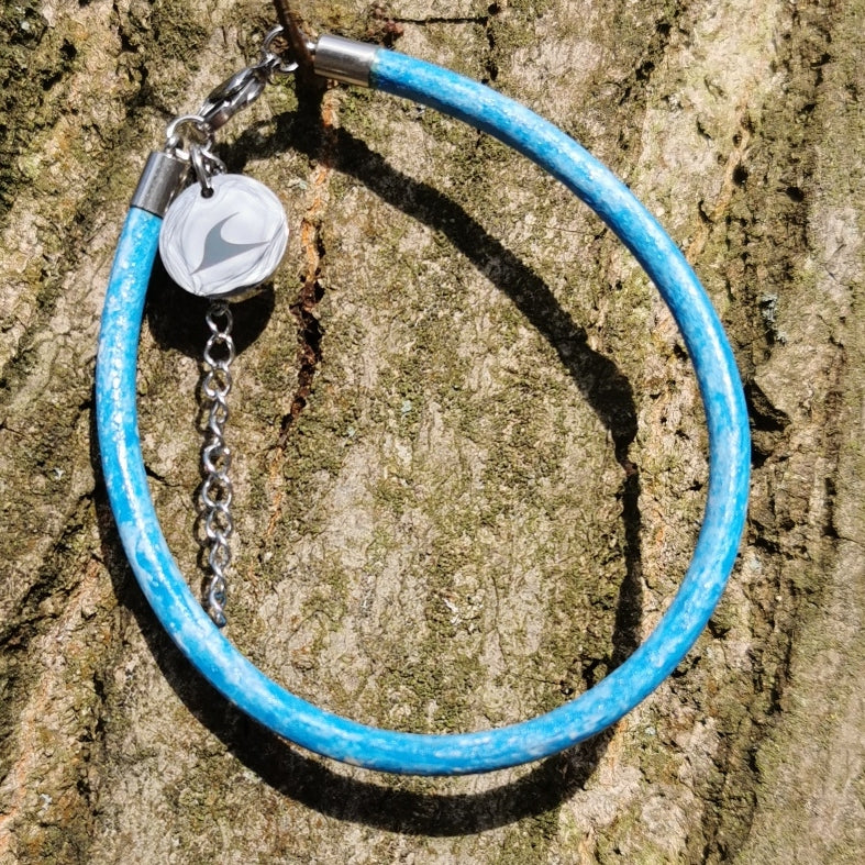 Herren-Leder-armband-damen-fusskette-breeze-blau-massiv--Edelstahlverschluss-detail-wavepirate-shop-r